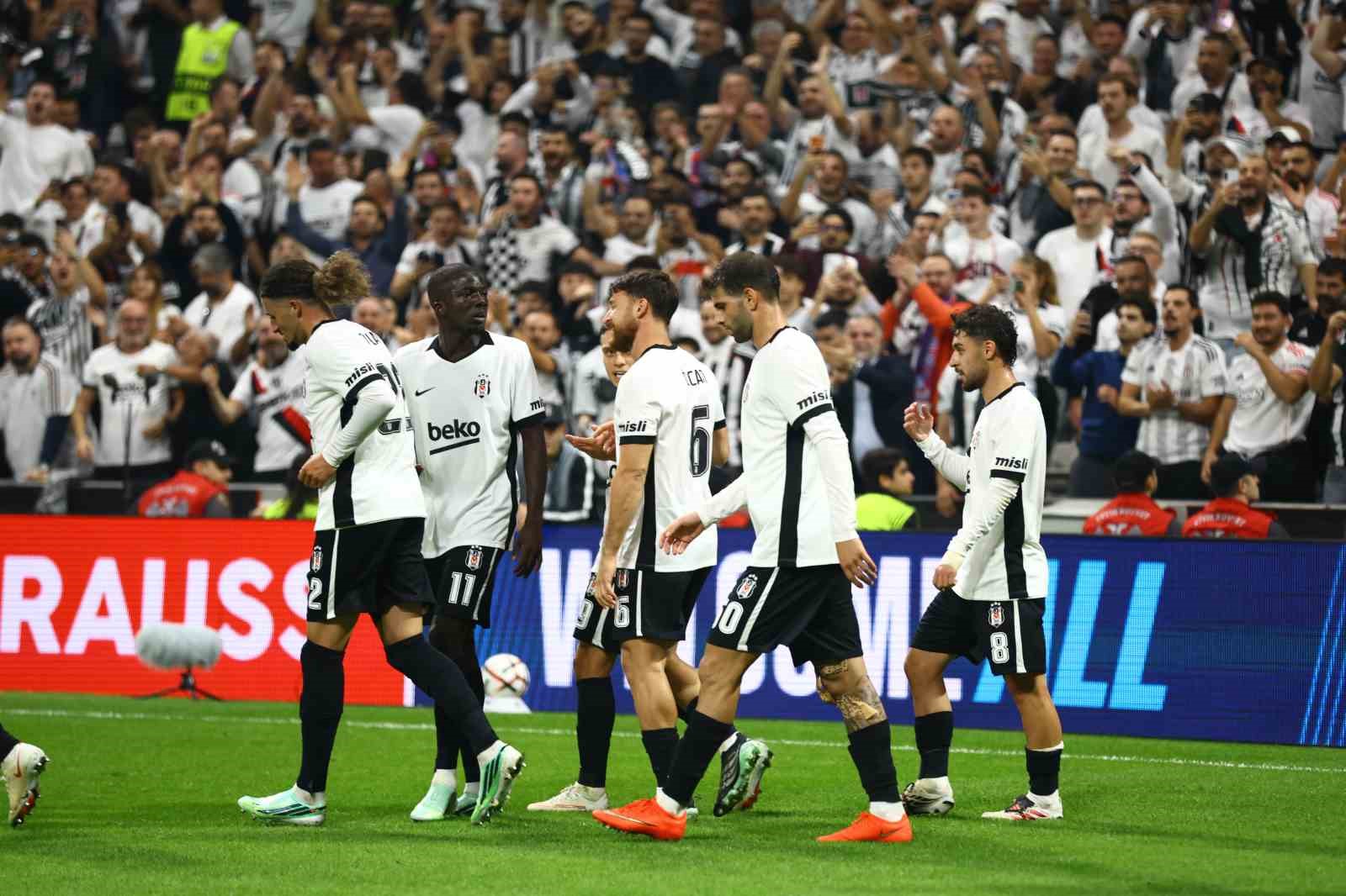 UEFA Avrupa Ligi: Beşiktaş: 1 - Crystal Palace: 0 (İlk yarı)