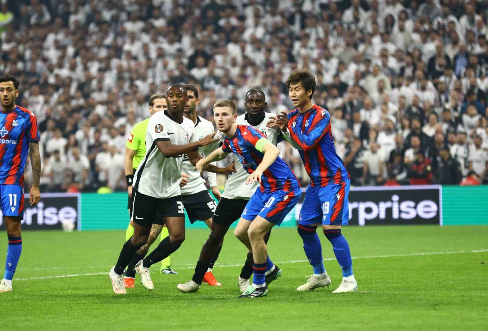 UEFA Avrupa Ligi: Beşiktaş: 1 - Crystal Palace: 0 (İlk yarı)