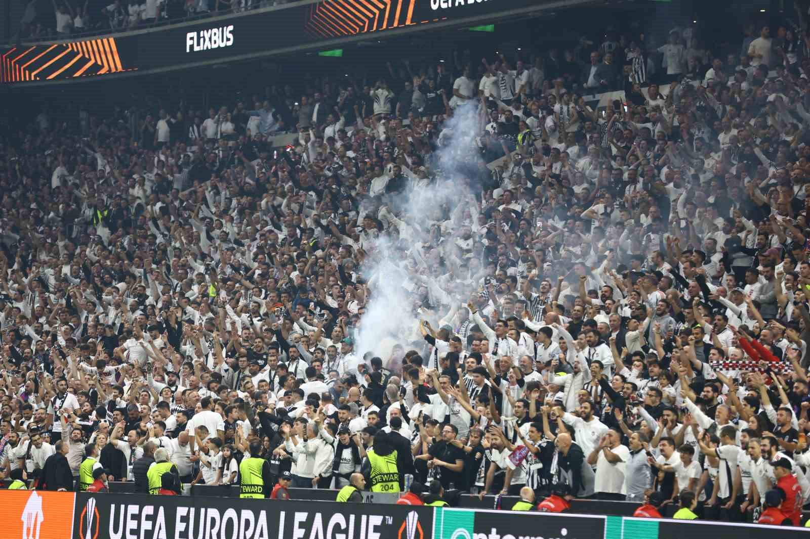 UEFA Avrupa Ligi: Beşiktaş: 1 - Crystal Palace: 0 (İlk yarı)