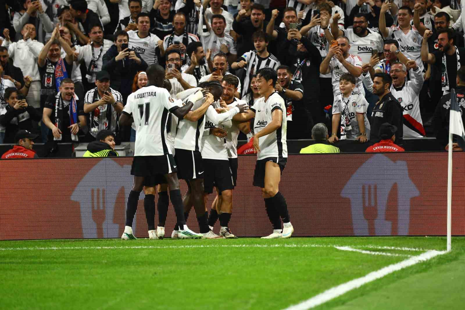 UEFA Avrupa Ligi: Beşiktaş: 1 - Crystal Palace: 0 (İlk yarı)