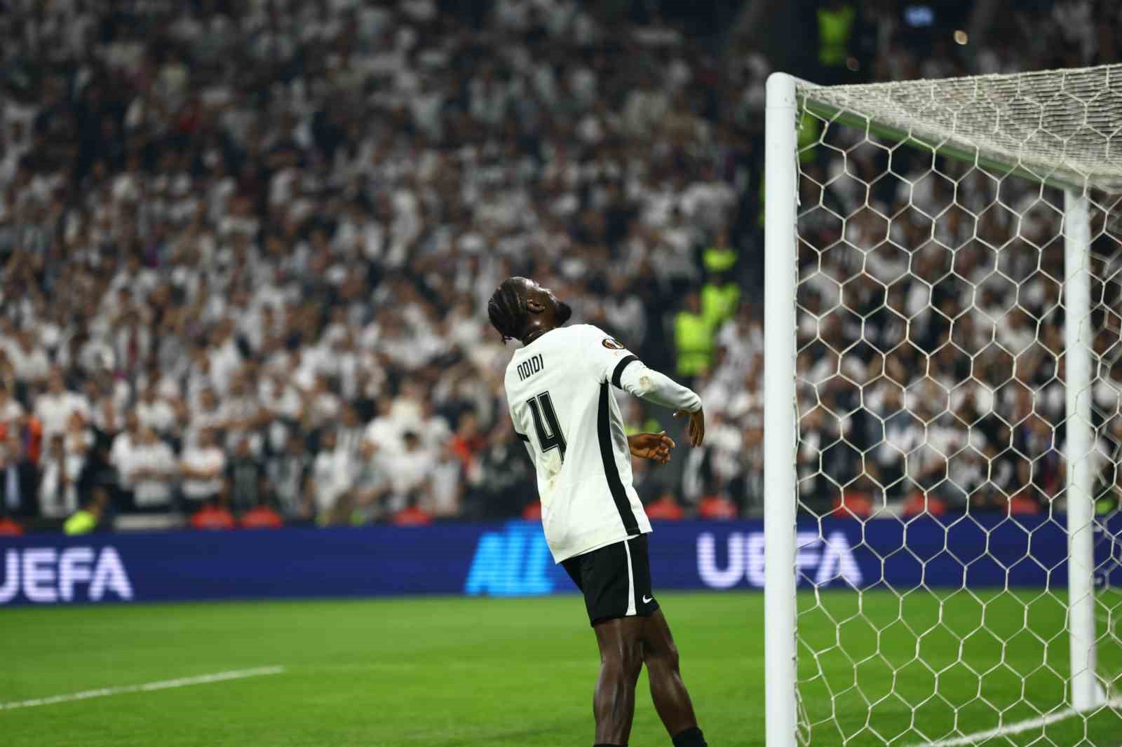 UEFA Avrupa Ligi: Beşiktaş: 1 - Crystal Palace: 0 (İlk yarı)
