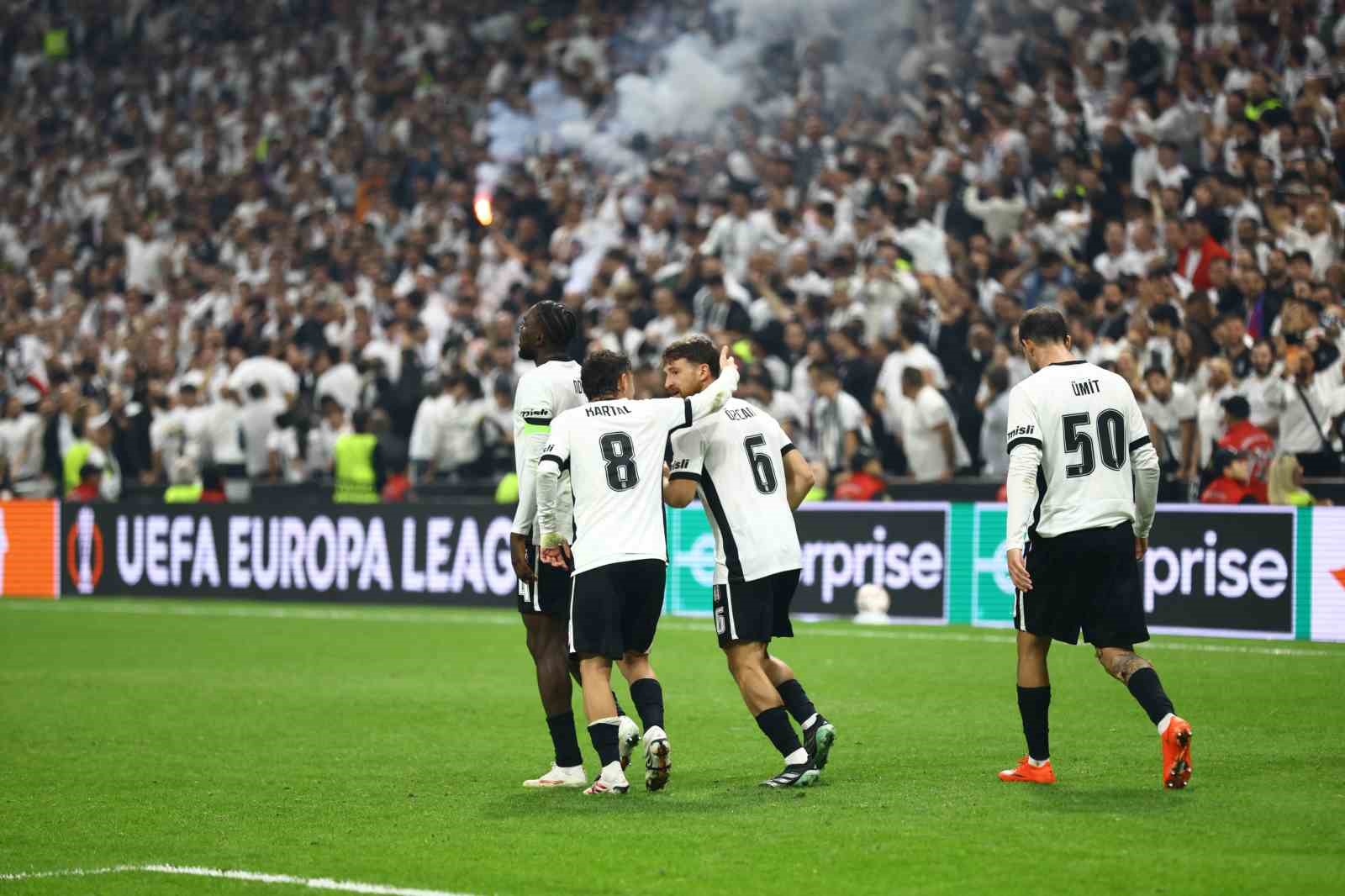UEFA Avrupa Ligi: Beşiktaş: 1 - Crystal Palace: 0 (İlk yarı)