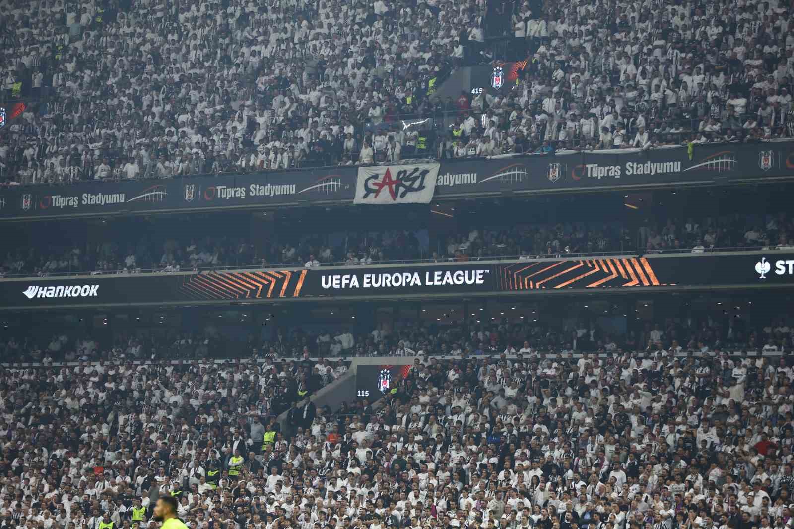 UEFA Avrupa Ligi: Beşiktaş: 1 - Crystal Palace: 0 (İlk yarı)