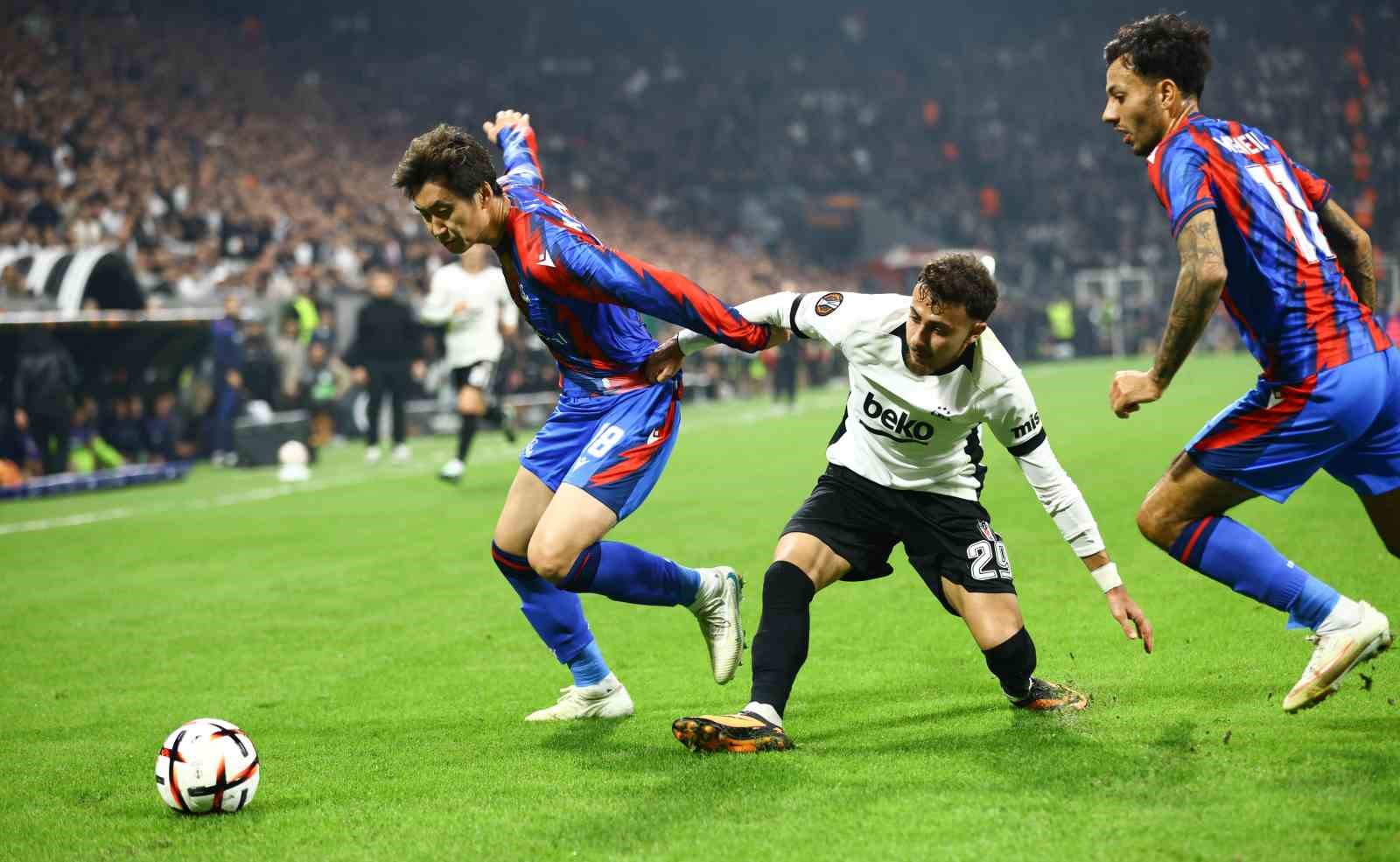 UEFA Avrupa Ligi: Beşiktaş: 1 - Crystal Palace: 0 (İlk yarı)