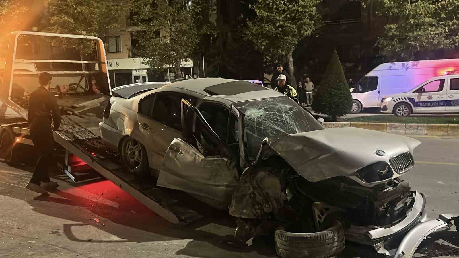 Çorum’da iki otomobil çarpıştı: 4 yaralı
