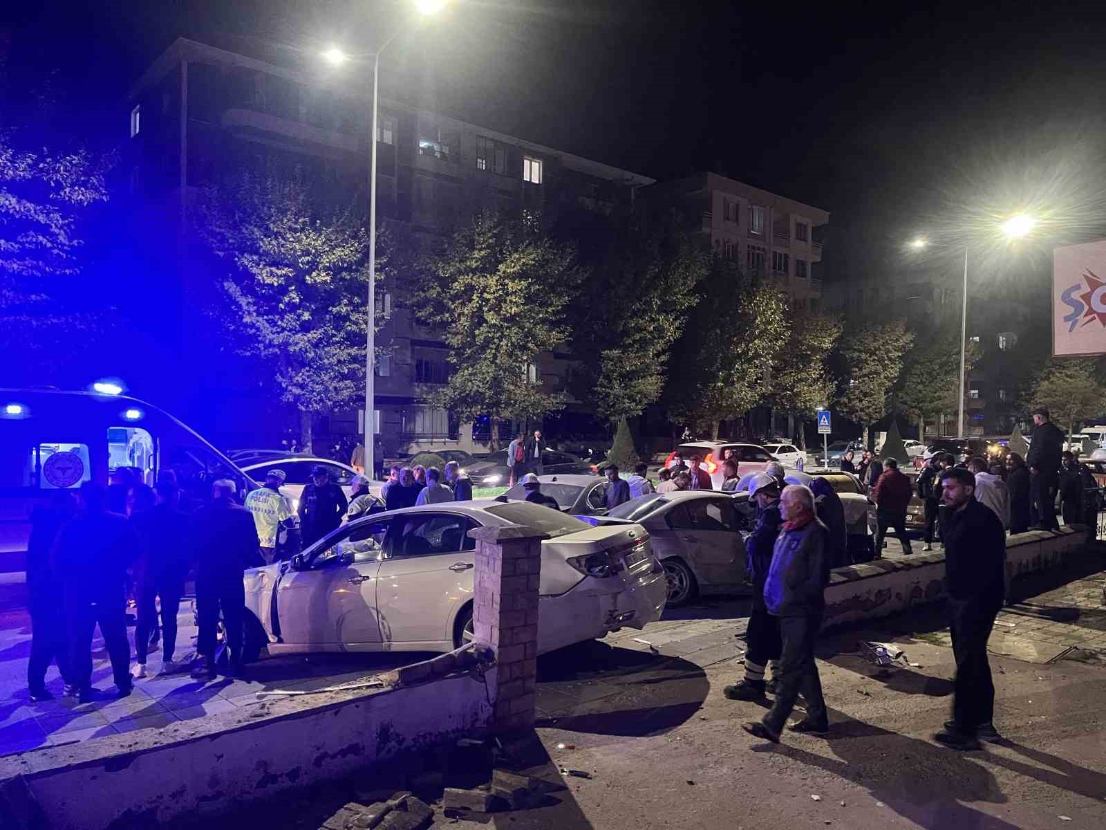 Çorum’da iki otomobil çarpıştı: 4 yaralı