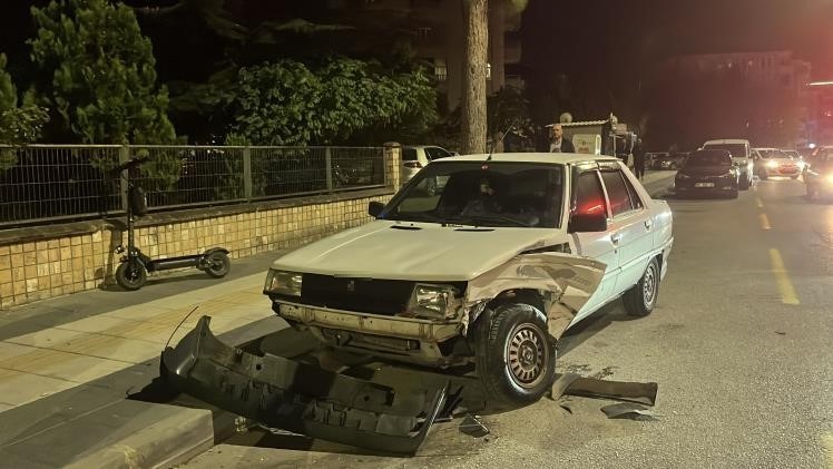 Çorum’da iki otomobil çarpıştı: 4 yaralı