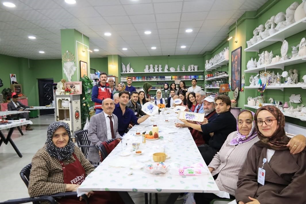 Erzincan’da gençler ve yaşlılar sanat etkinliğinde buluştu