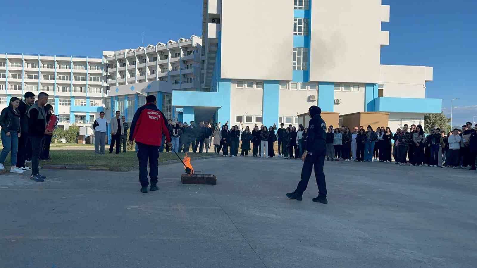 Üniversitede tatbikat heyecanı