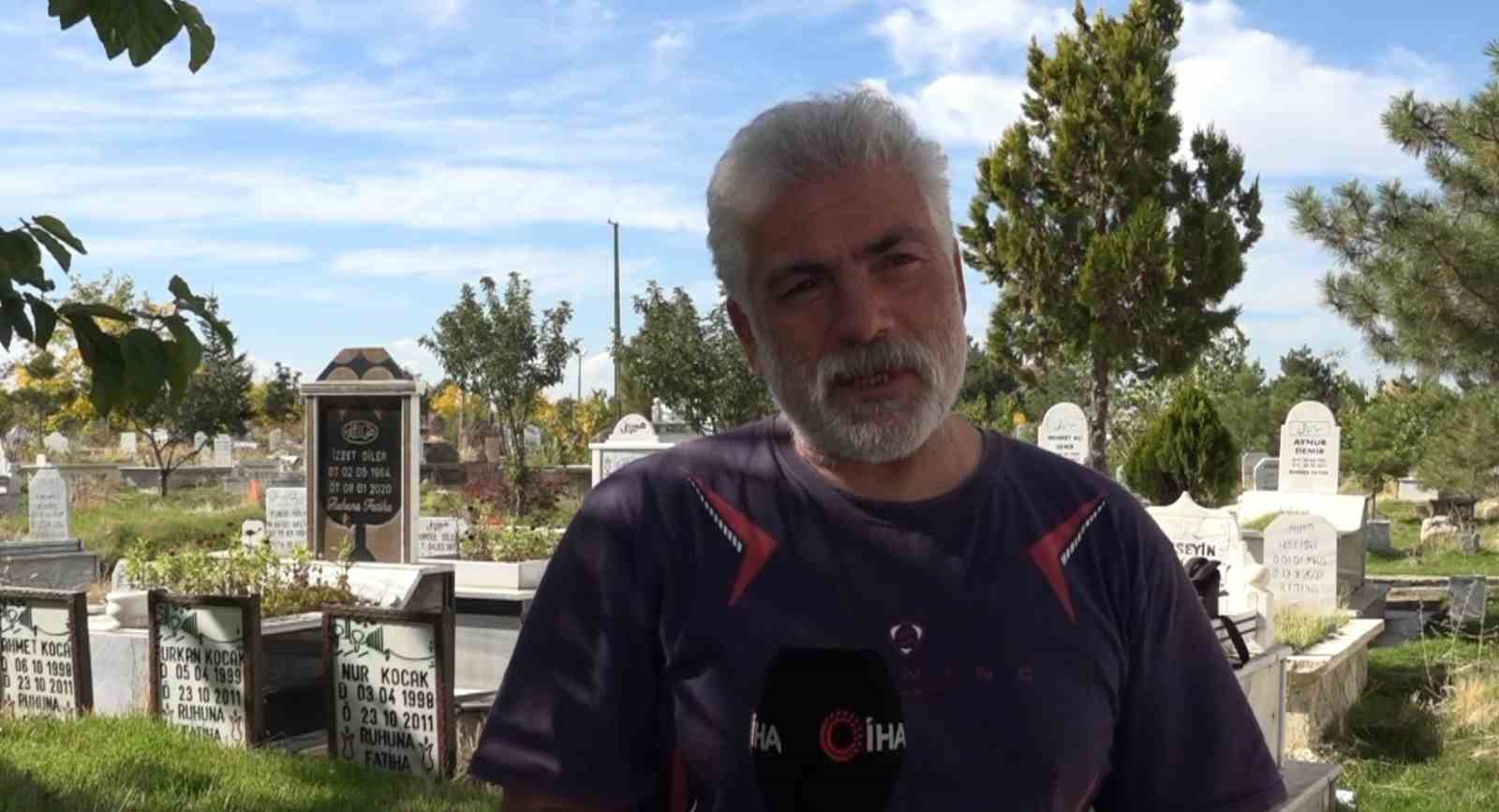 Erciş depreminde yakınlarını kaybeden Koçak kardeşler o günü unutamıyor