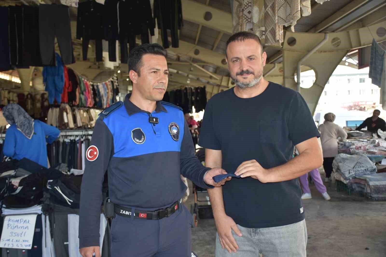 Zabıta ekiplerinin bulduğu 55 bin TL değerindeki takılar sahibine teslim edildi