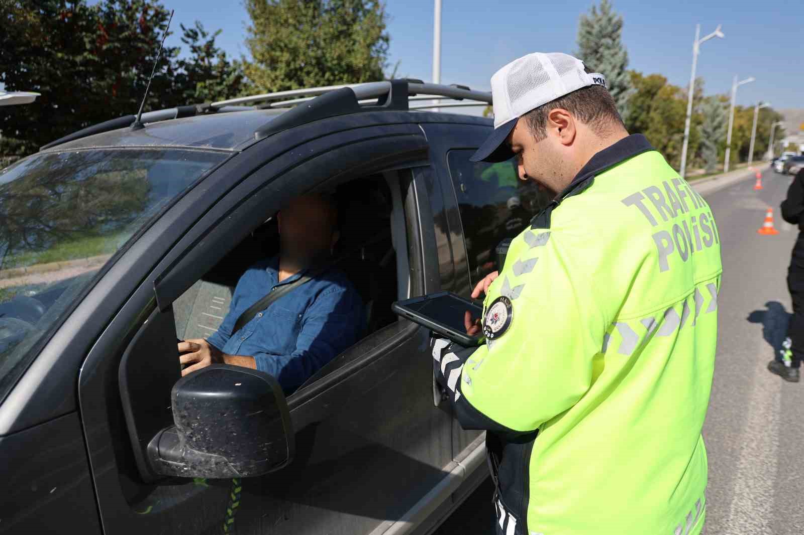 Kural ihlali yapan sürücüler dronla tespit edildi