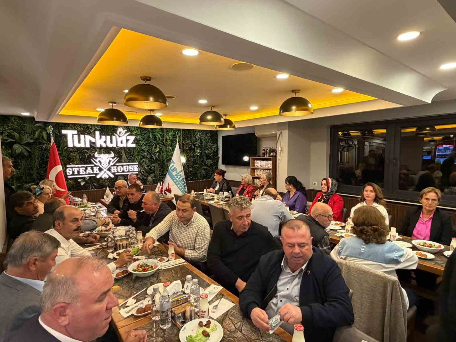 İş İnsanı Özdemir Muhtarlar Günü’nde Bandırmalı muhtarlarla buluştu