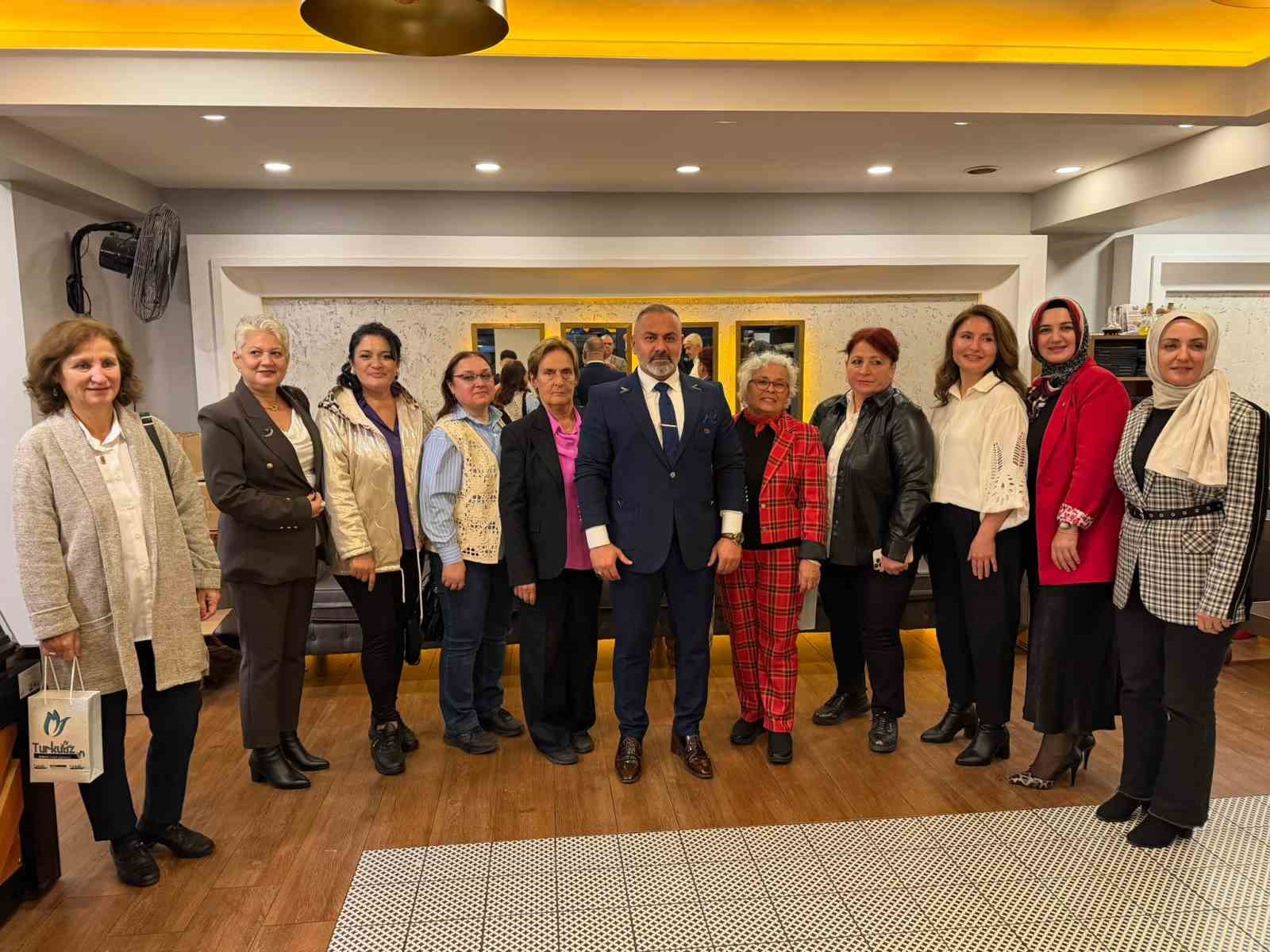 İş İnsanı Özdemir Muhtarlar Günü’nde Bandırmalı muhtarlarla buluştu
