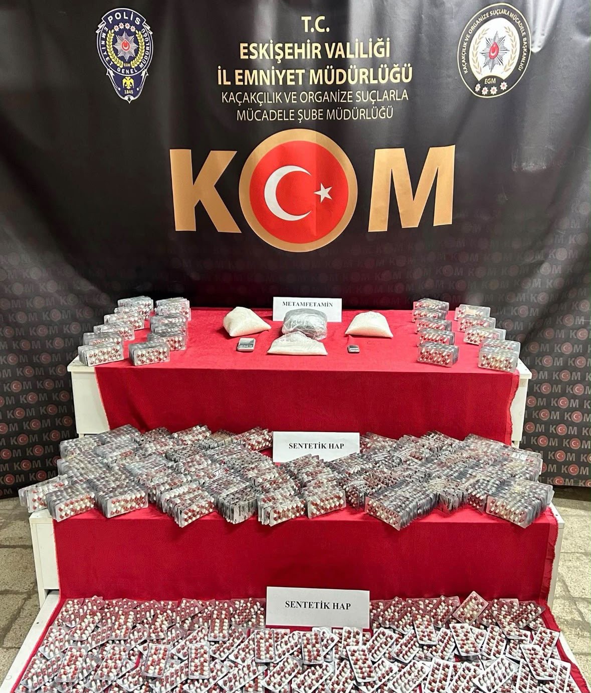 Eskişehir’de polis 3 kilo uyuşturucu ve binlerce sentetik hap ele geçirildi
