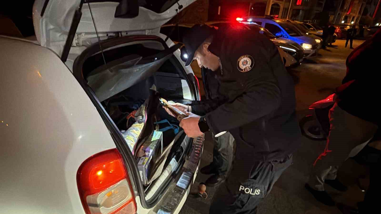 Edremit’te 8 aranan şahıs yakalandı