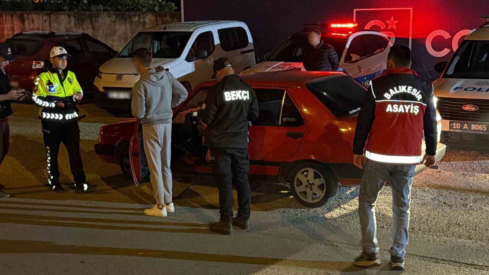 Edremit’te 8 aranan şahıs yakalandı