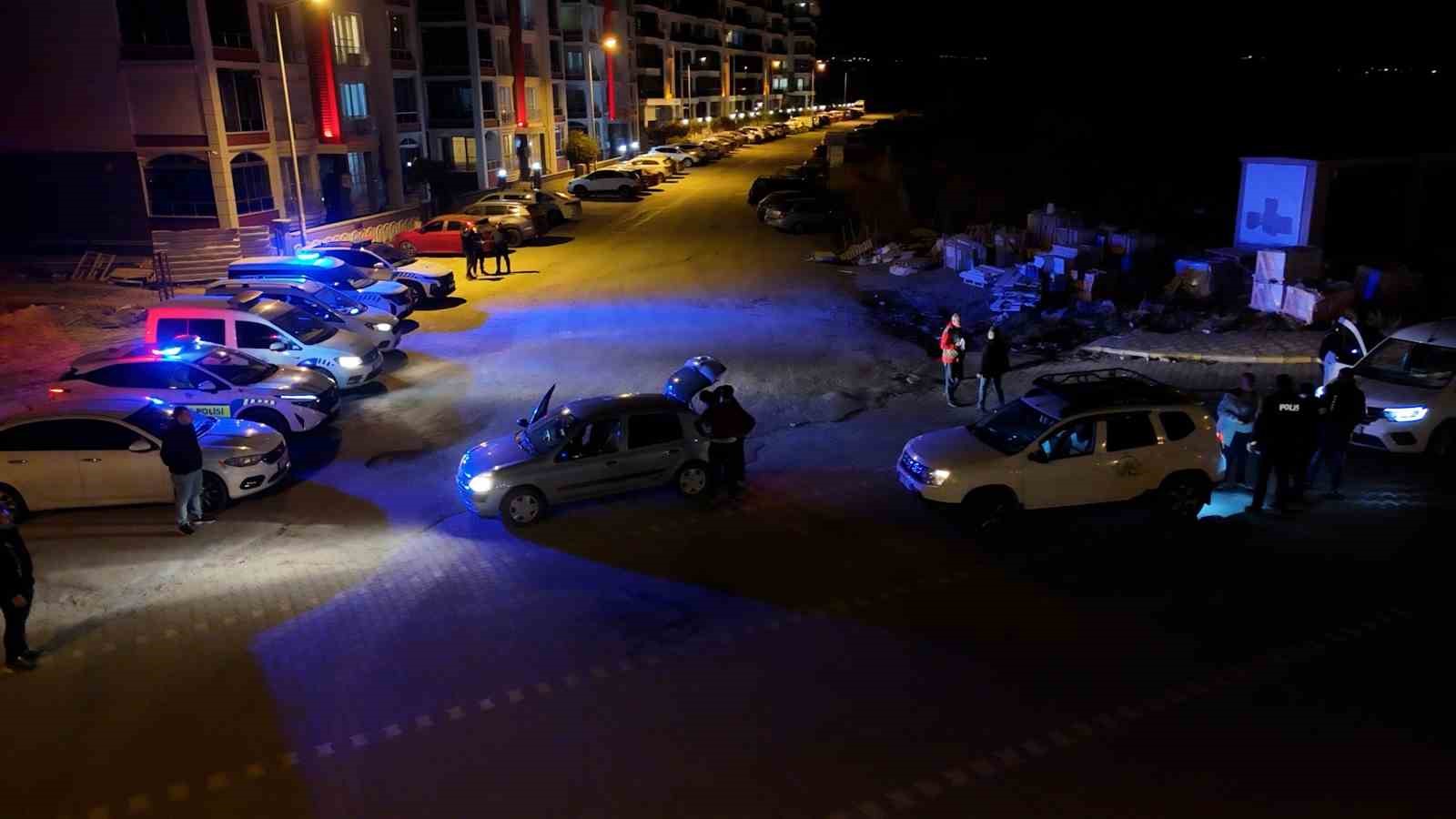 Edremit’te 8 aranan şahıs yakalandı