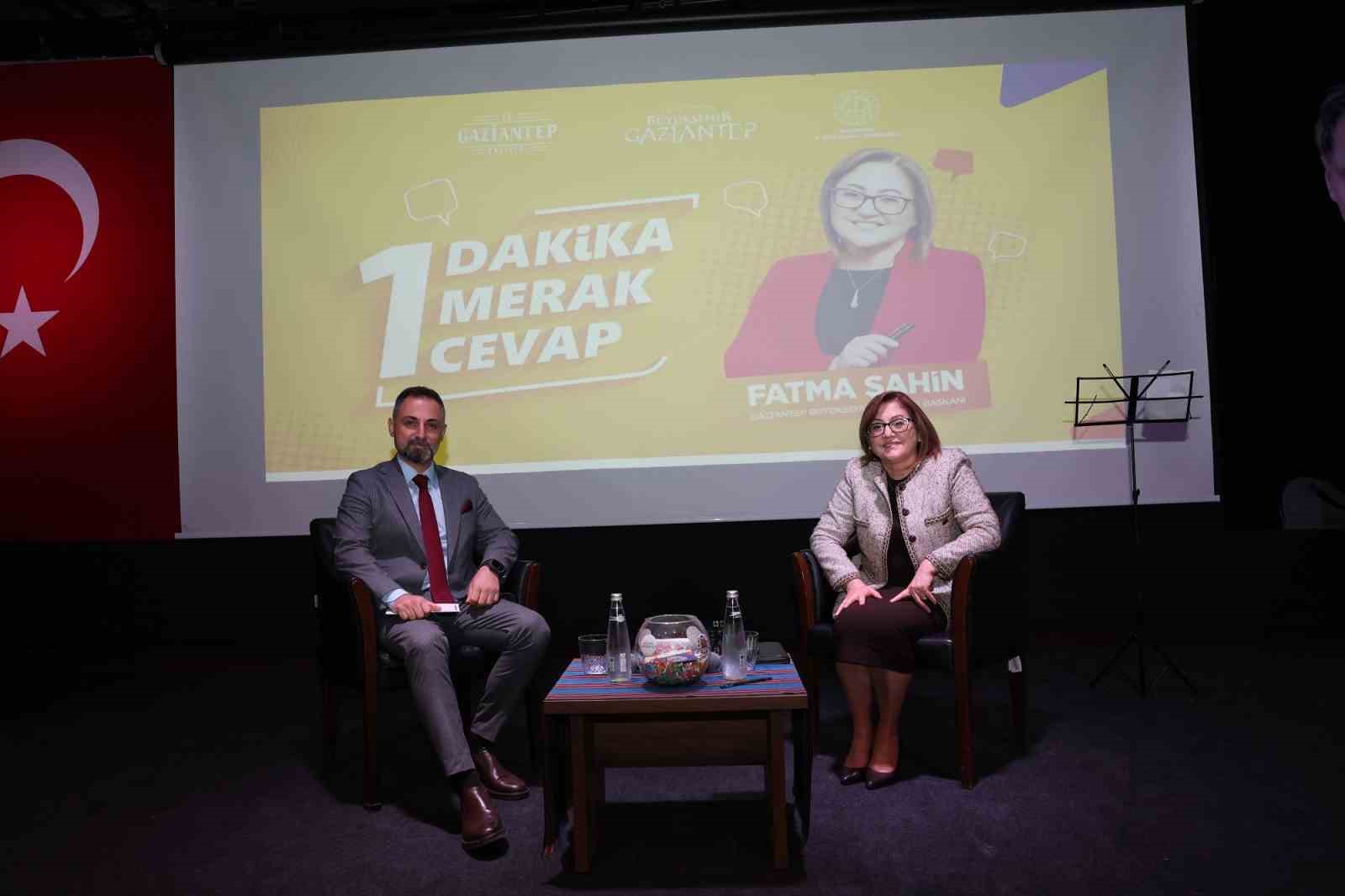 Şahin, "Bir Dakika, Bir Merak, Bir Cevap" programında gençlerle buluştu