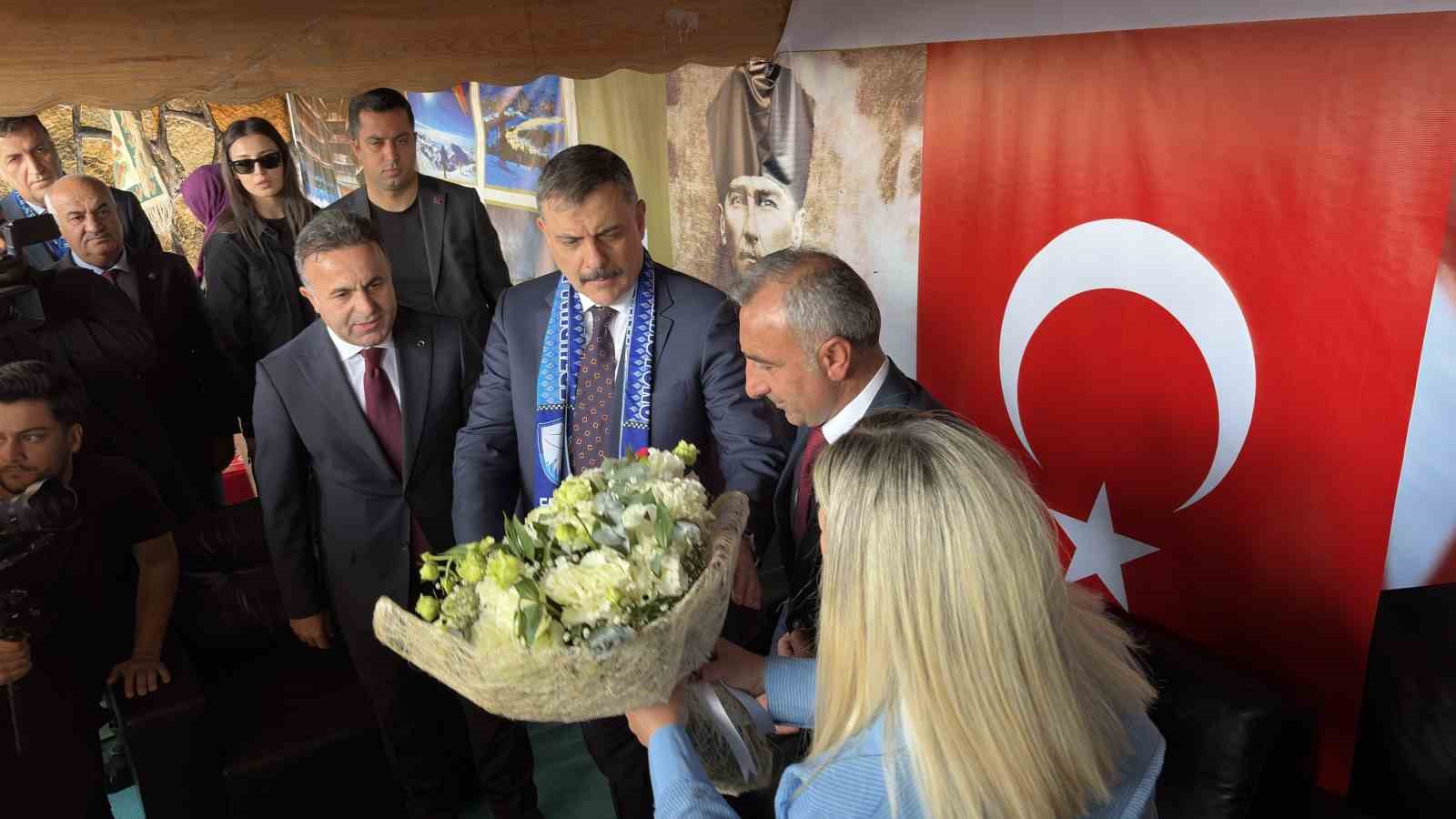 Bakan Çiftçi: "Erzurumlularla olan irtibatımız ve muhabbetimiz devam ediyor"
