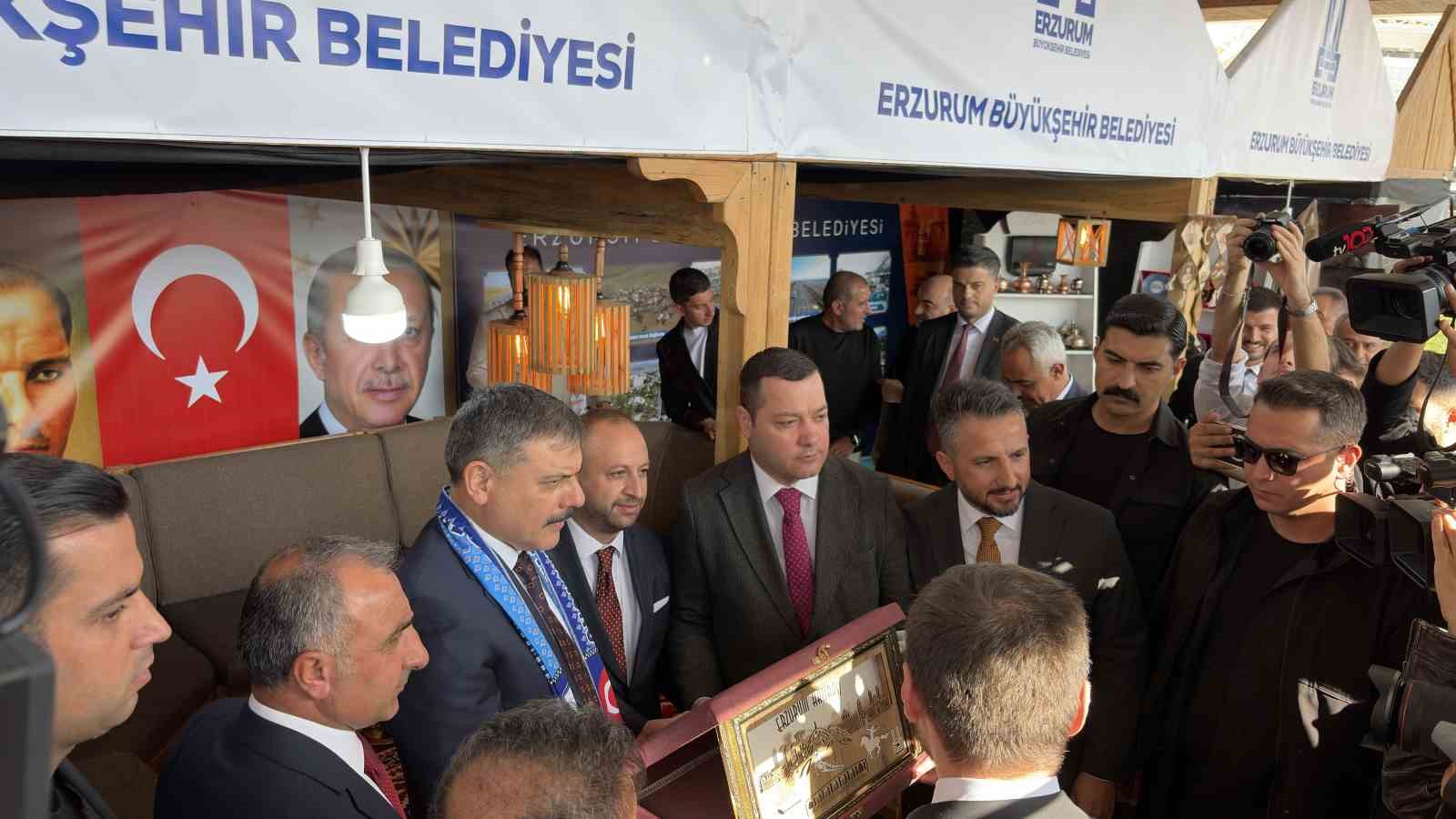 Bakan Çiftçi: "Erzurumlularla olan irtibatımız ve muhabbetimiz devam ediyor"