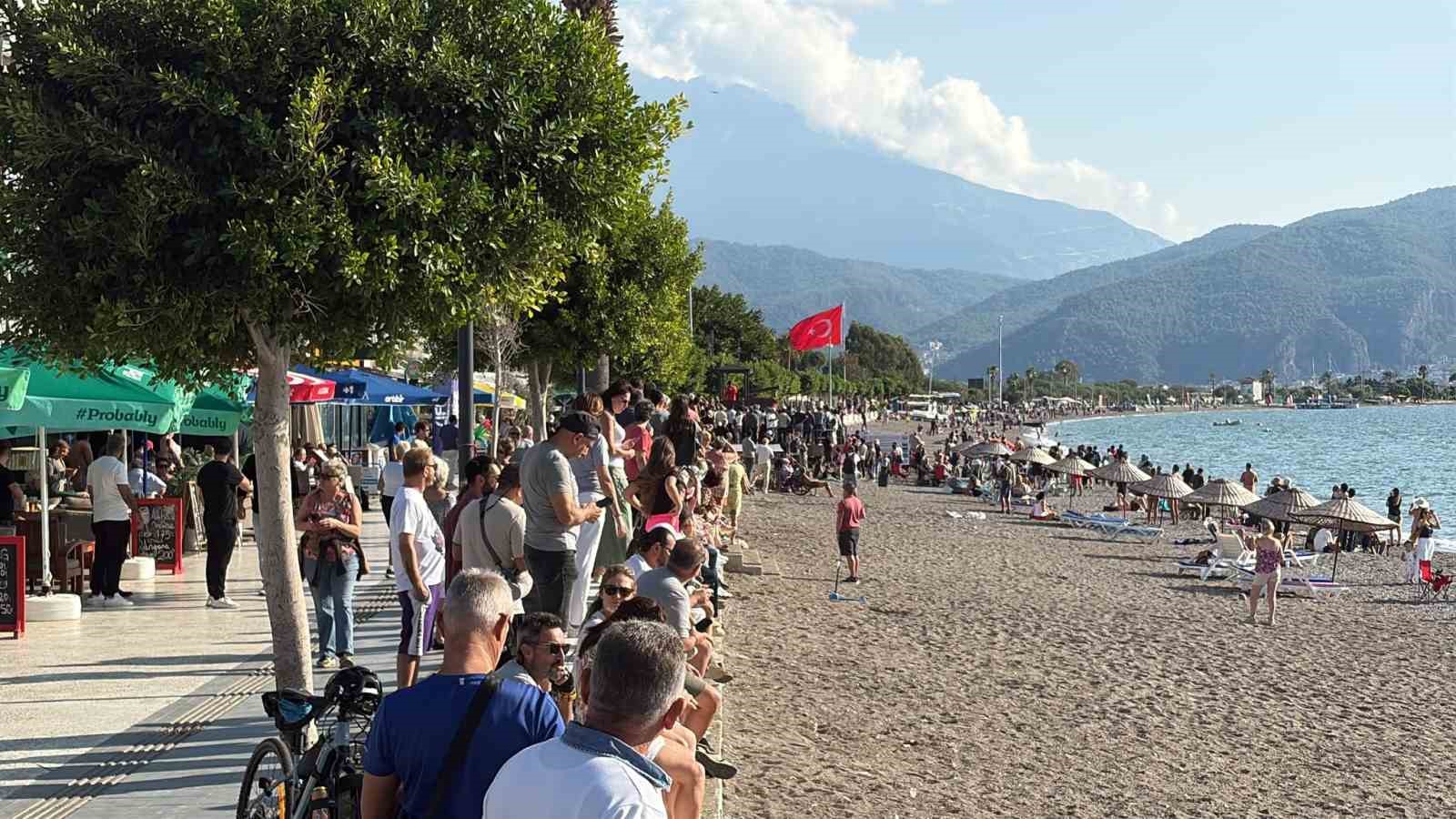 Türk Yıldızları’dan Fethiye semalarında nefes kesen prova
