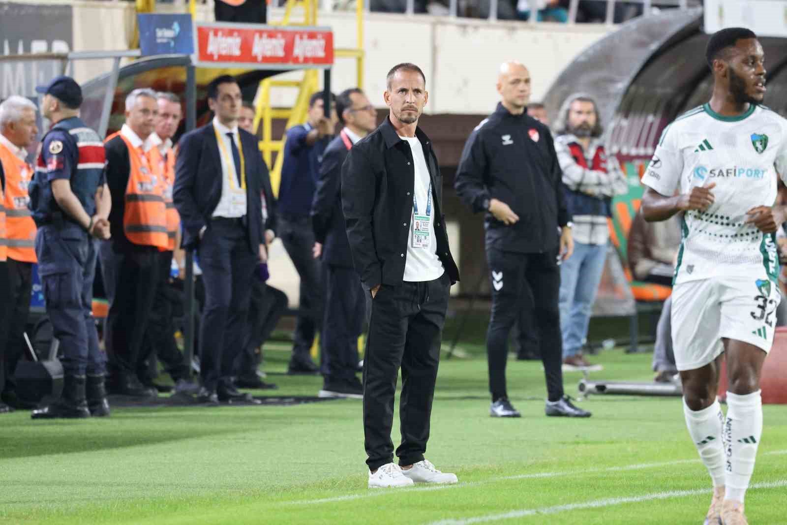 Trendyol Süper Lig: Corendon Alanyaspor: 0 - Kocaelispor: 2 (İlk yarı)