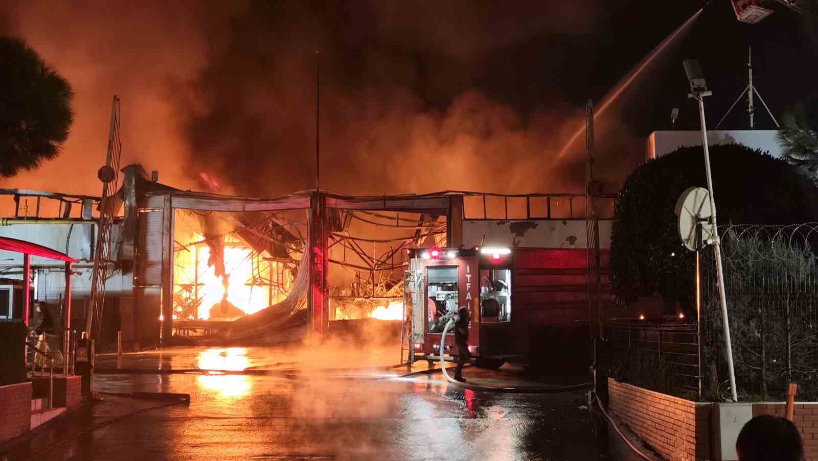 Manisa’da İnci Akü farikasında yangın