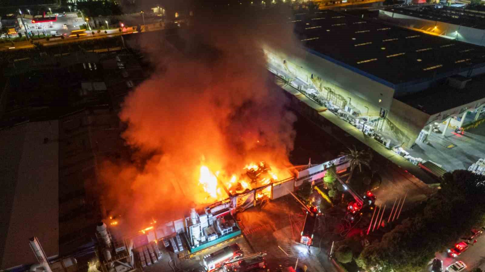 Manisa’da İnci Akü farikasında yangın