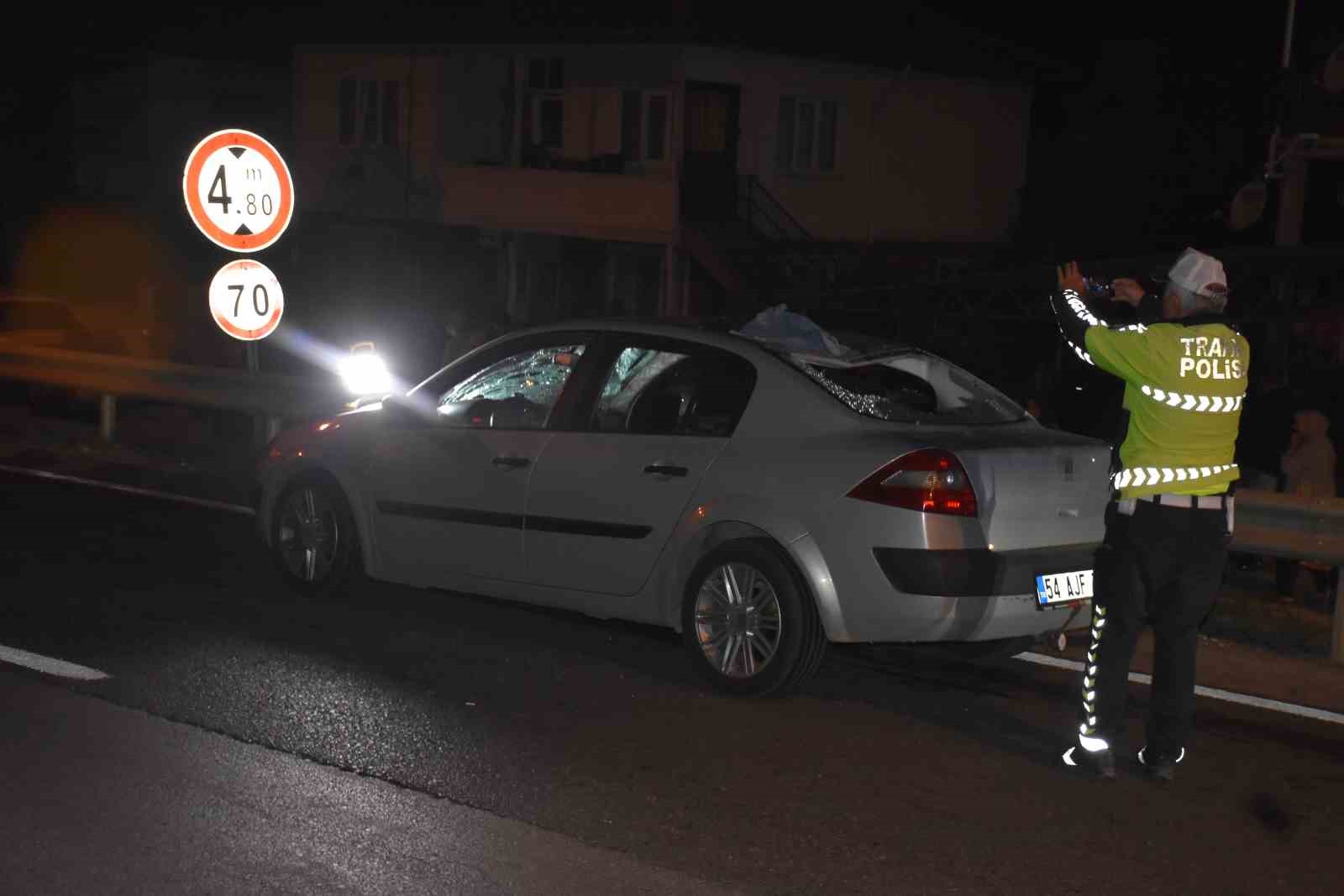 Yolun karşısına geçerken otomobilin çarptığı yaşlı kadın hayatını kaybetti