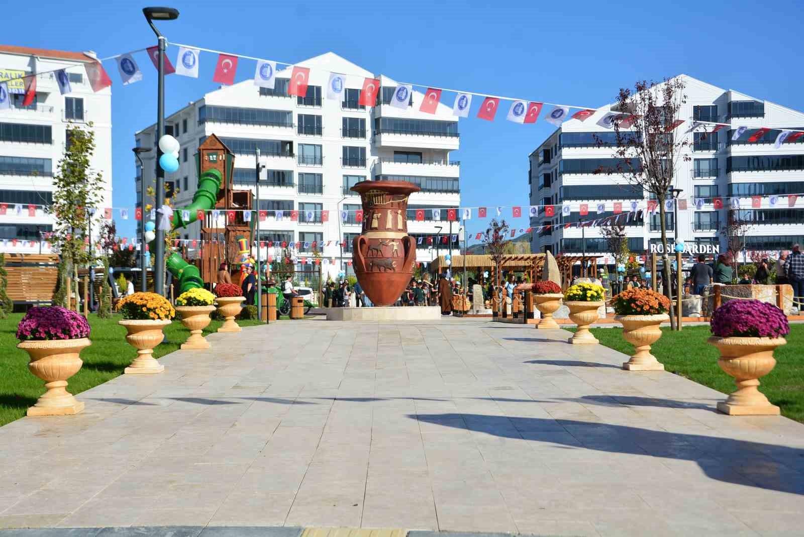 Bu park çocukları tarihte yolculuğa çıkartıyor
