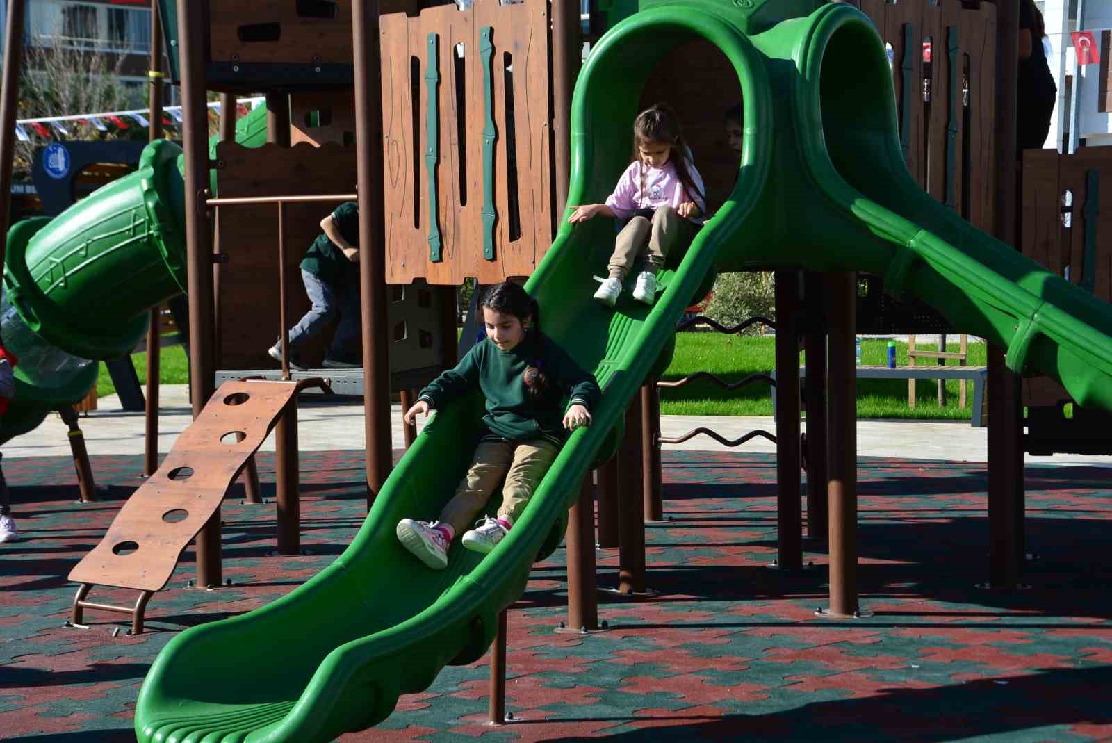 Bu park çocukları tarihte yolculuğa çıkartıyor