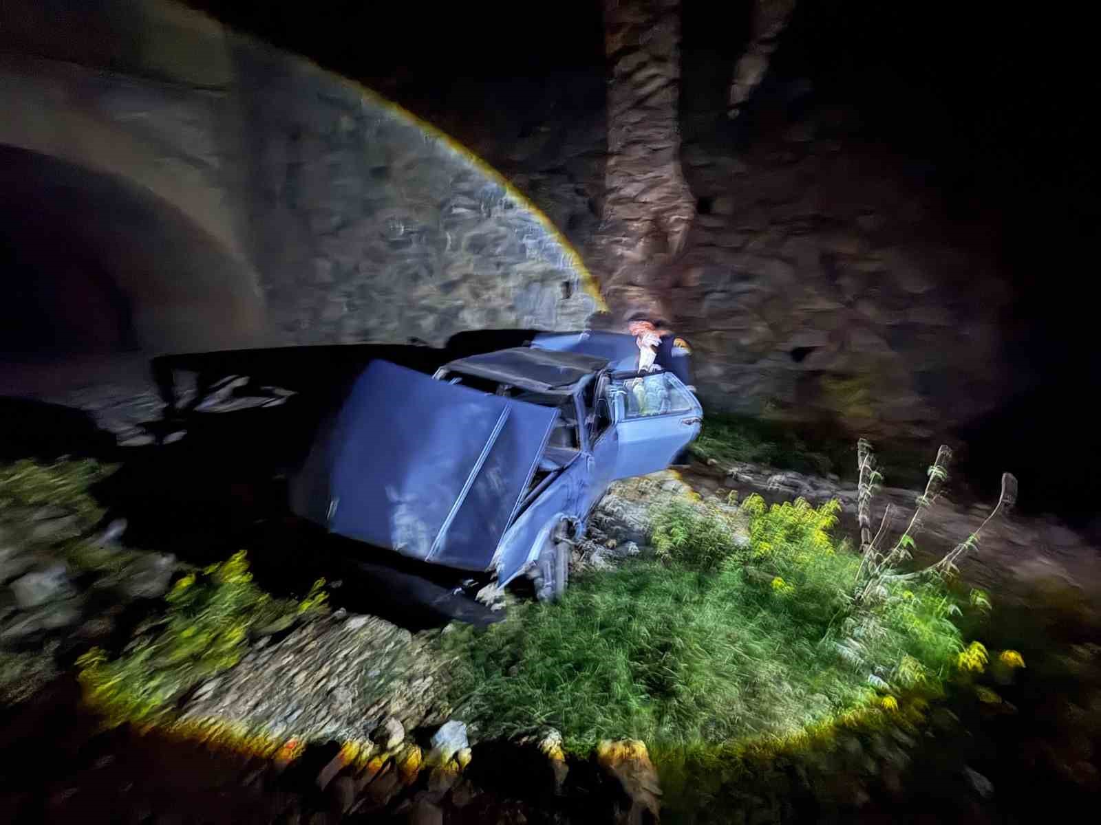 Osmaniye’de otomobil köprüden uçtu: 1 yaralı