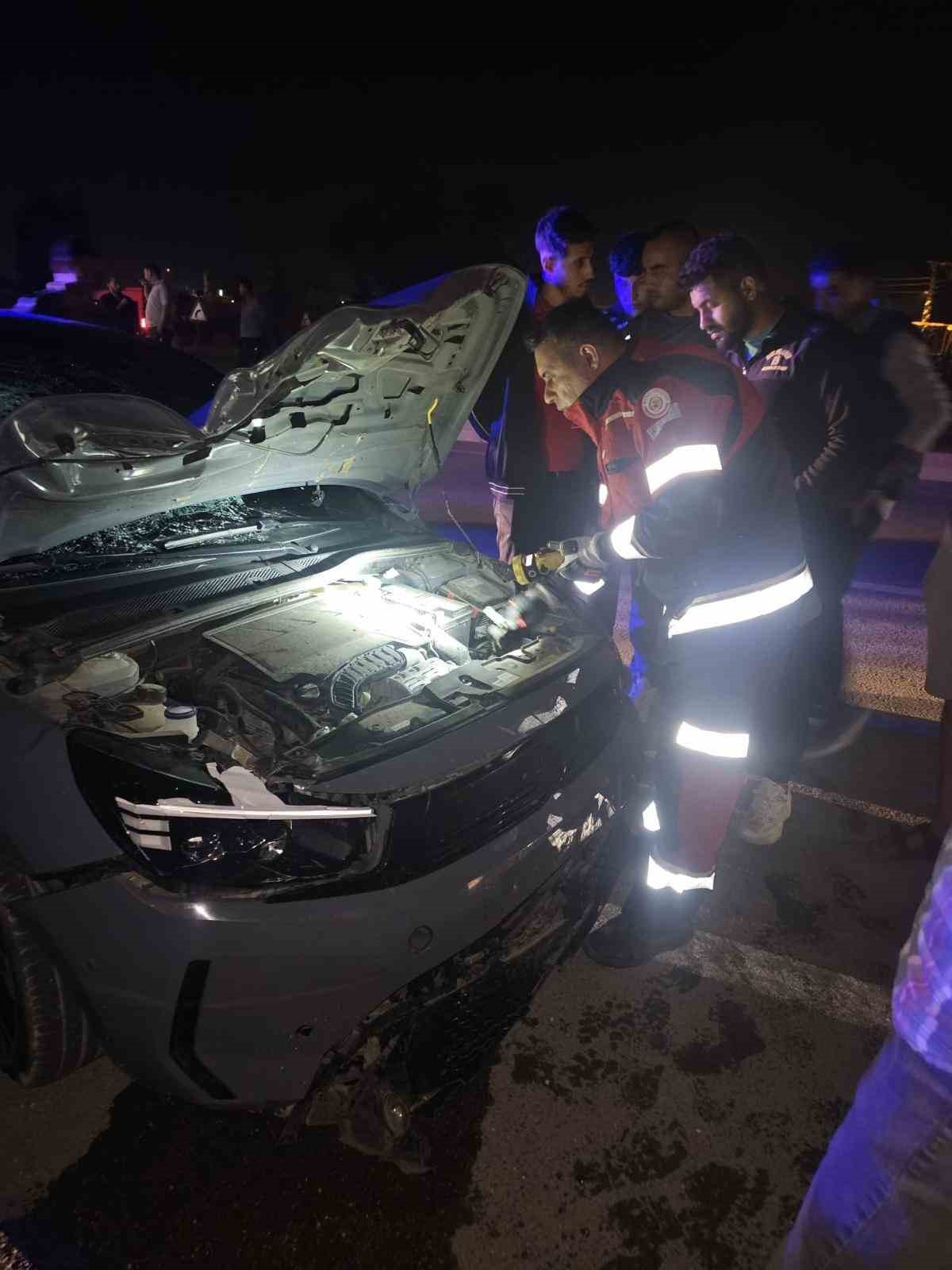Otomobil yayalara çarptı: Anne ve 4 yaşındaki kızı hayatını kaybetti