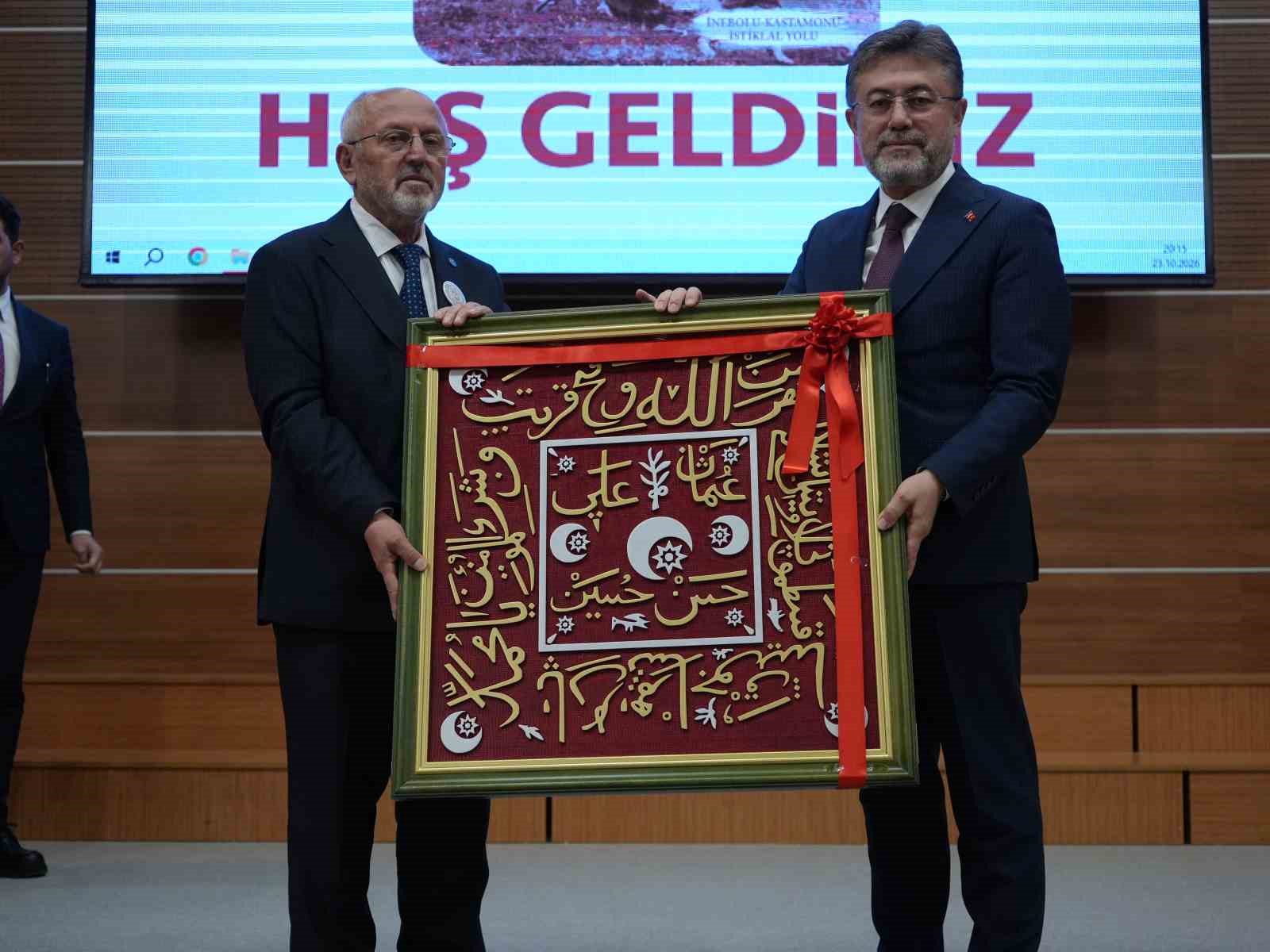 Bakan Yumaklı: "Gençlerimizin milli, manevi değerlerle en donanımlı bir şekilde yetiştirilmesi bizim temel önceliğimiz"