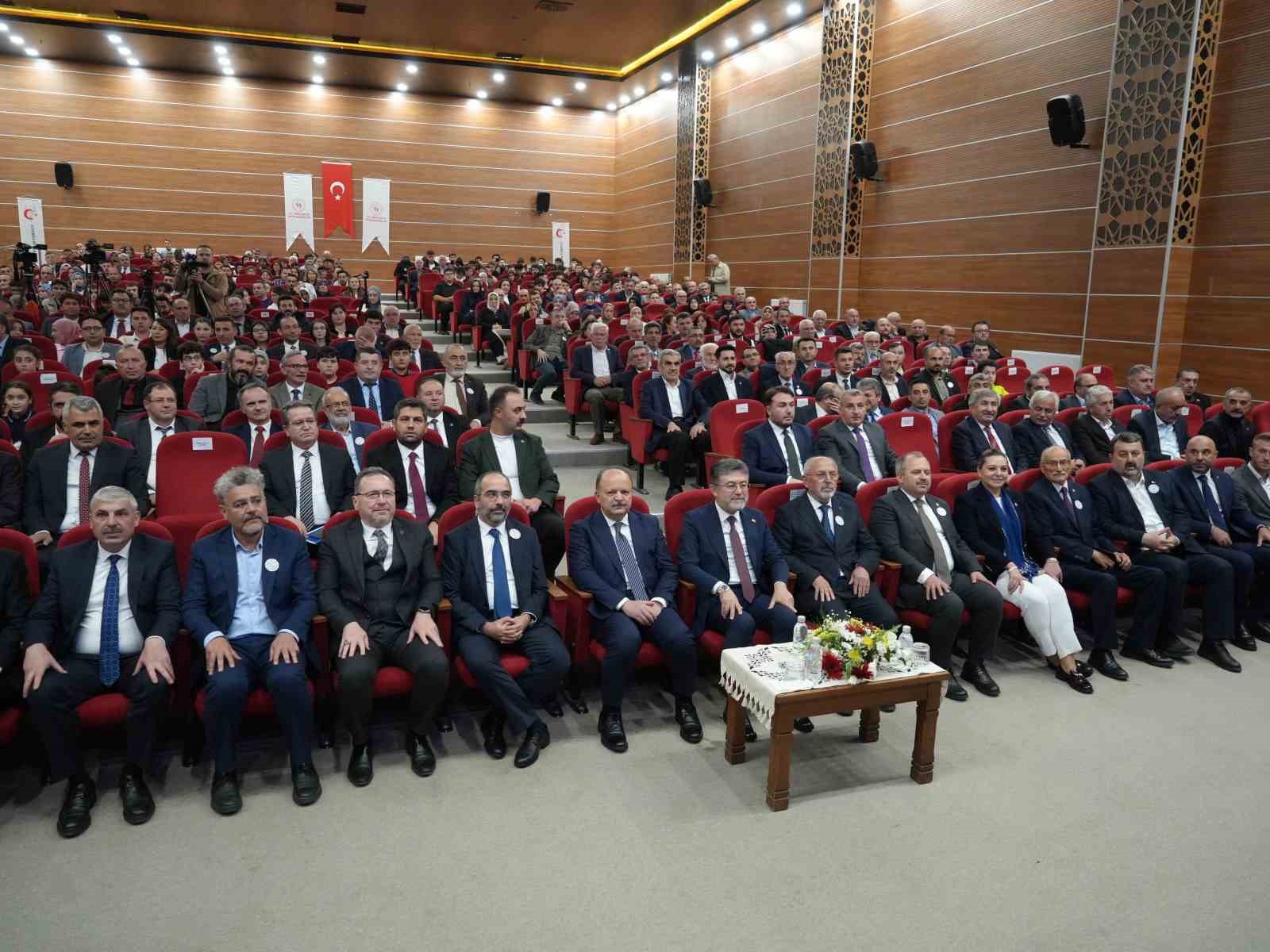 Bakan Yumaklı: "Gençlerimizin milli, manevi değerlerle en donanımlı bir şekilde yetiştirilmesi bizim temel önceliğimiz"