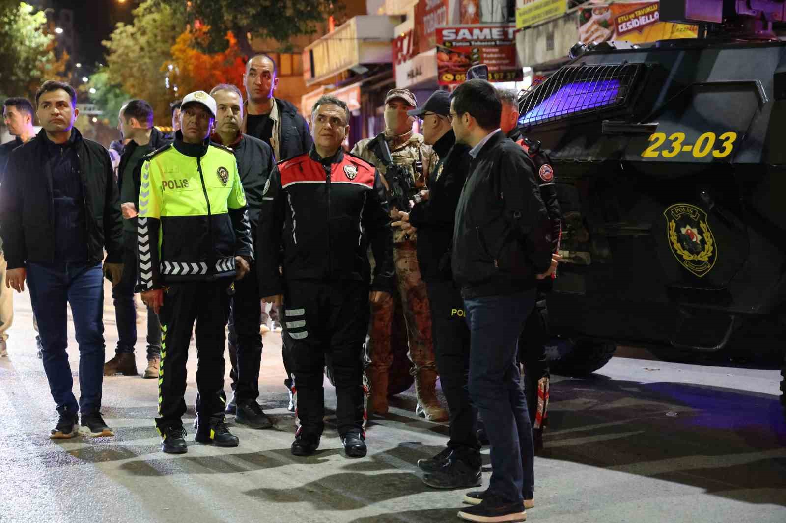 Elazığ’da dev asayiş uygulaması: Eğlence mekanları, cadde ve sokaklar tek tek denetlendi