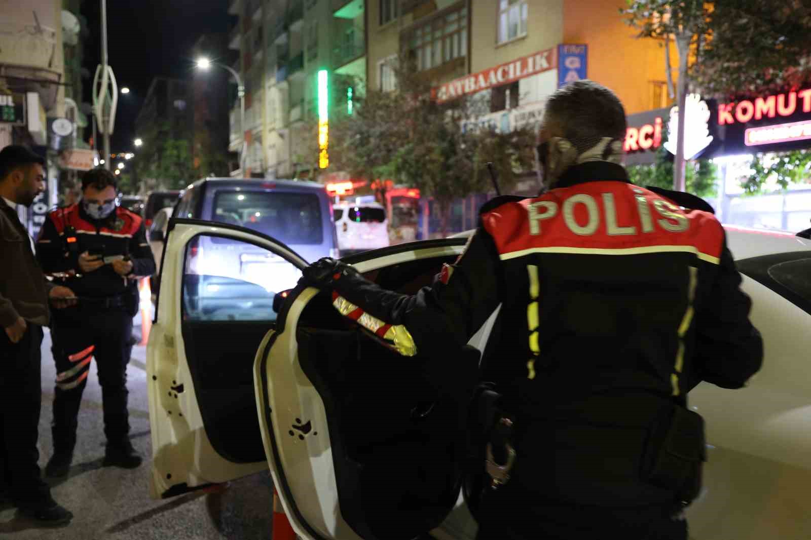 Elazığ’da dev asayiş uygulaması: Eğlence mekanları, cadde ve sokaklar tek tek denetlendi