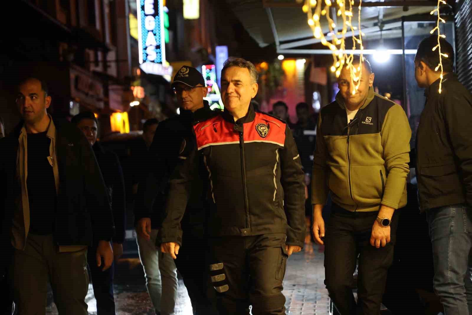 Elazığ’da dev asayiş uygulaması: Eğlence mekanları, cadde ve sokaklar tek tek denetlendi