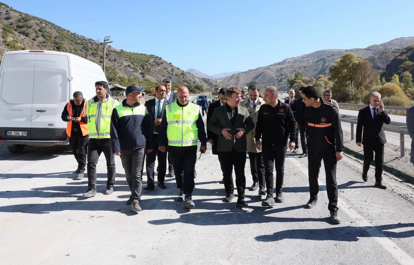 Erzincan’da heyelan nedeniyle demir yolu ve kara yolunda yürütülen çalışmalar incelendi