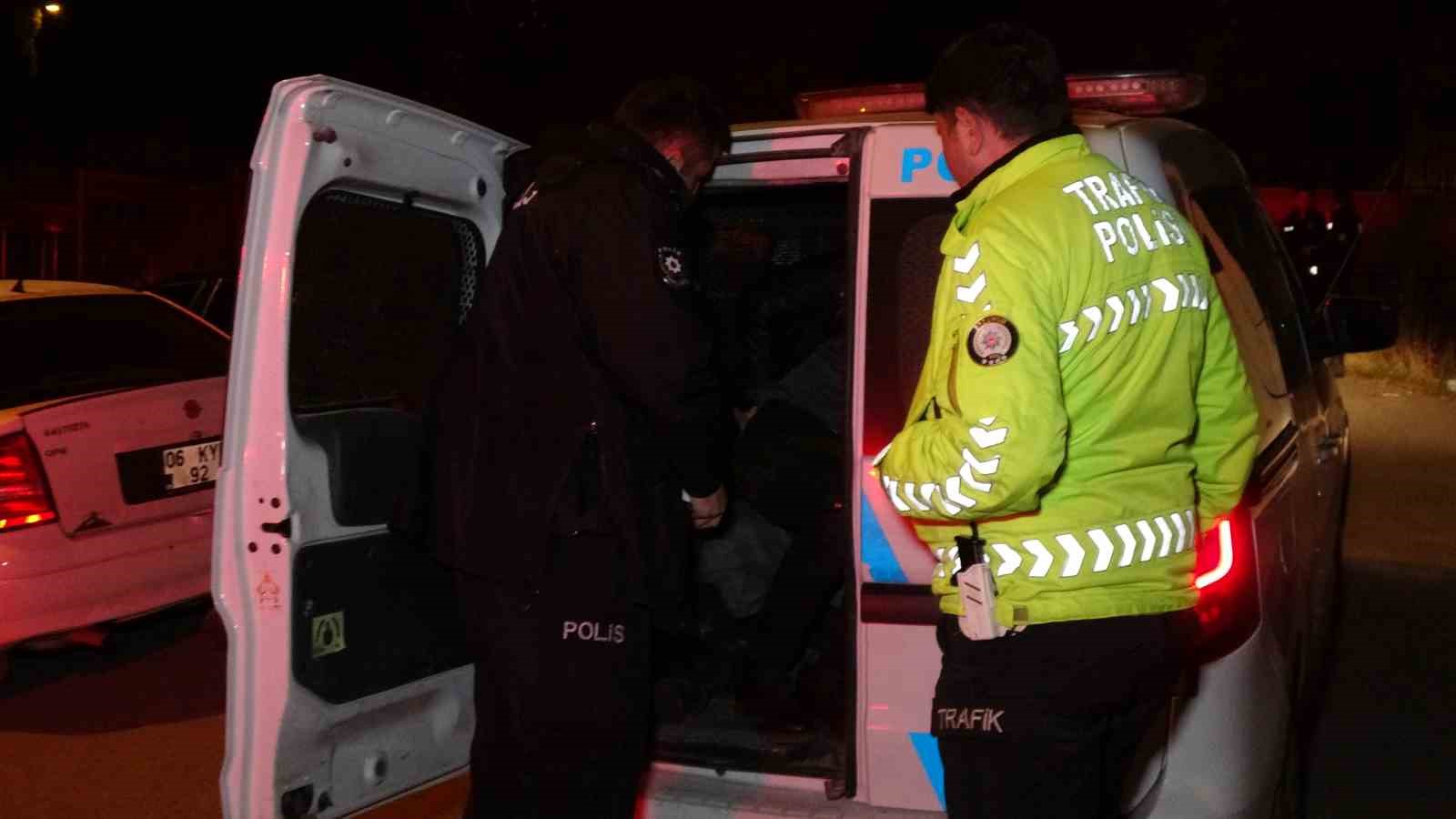 Polisin "Dur" ihtarına uymadı, kaçarken bir motorsiklete çarptı, yakalandığında 0,83 promil alkollü çıktı, 265 bin lira ceza yedi