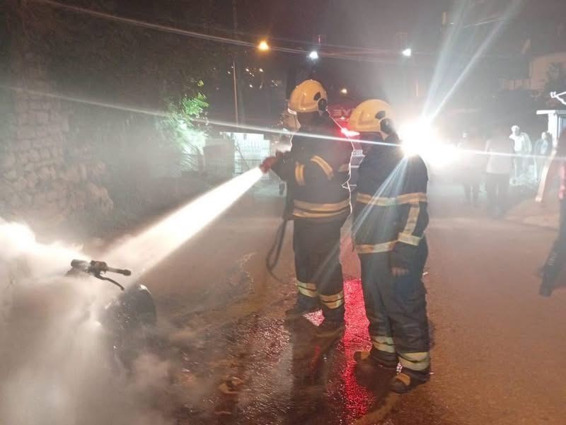 Antakya’da yanan motosiklet kullanılmaz hale geldi