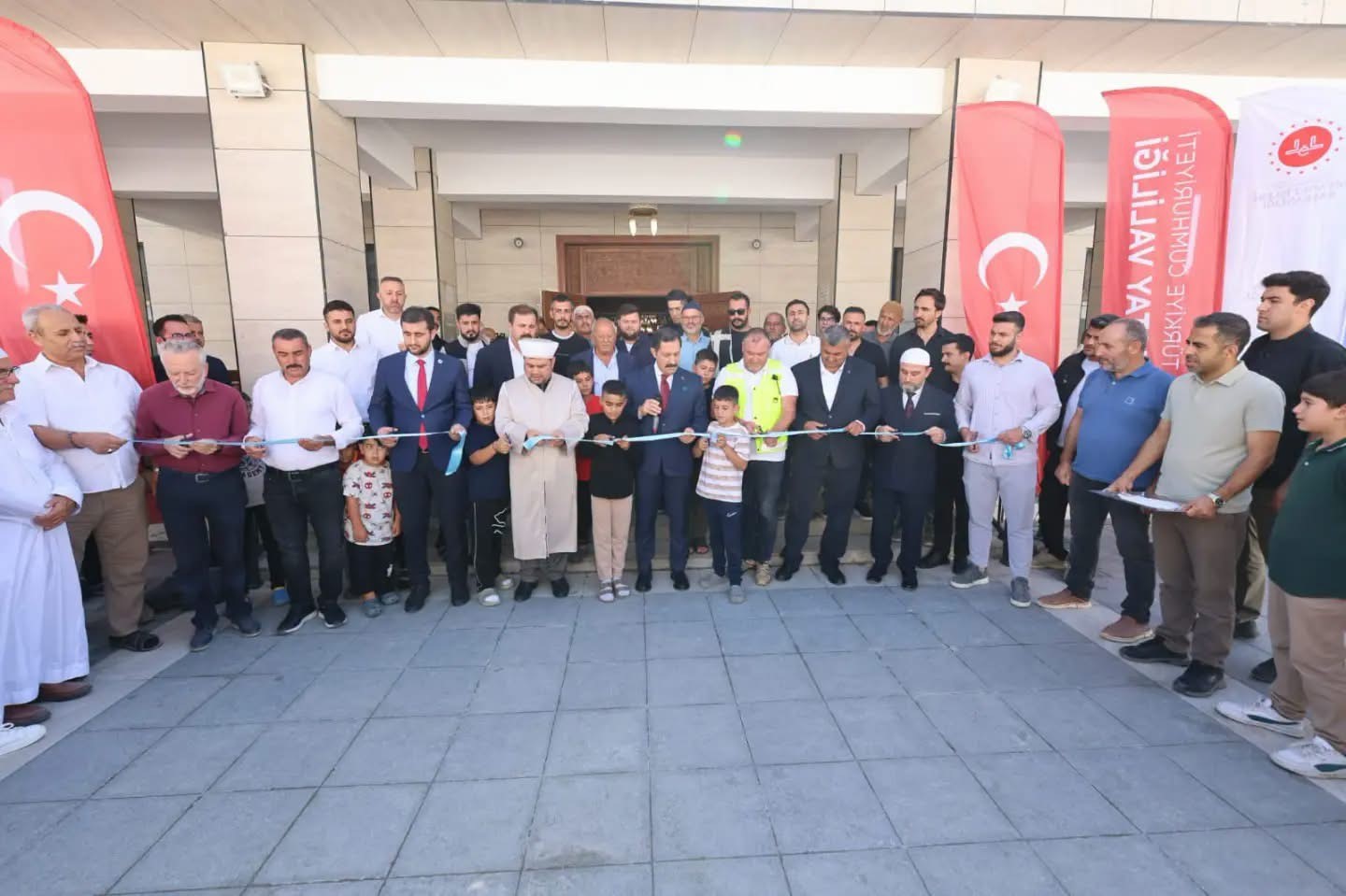 Hatay’da deprem sonrası inşa edilen 138. cami ibadete açıldı