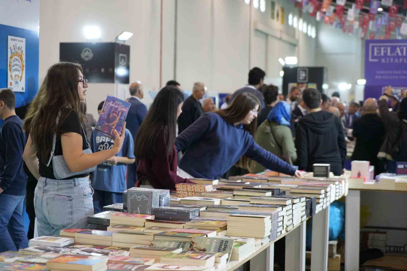 Samsun’da kitap şöleni başladı: "Samsun Kitap Fuarı" açıldı