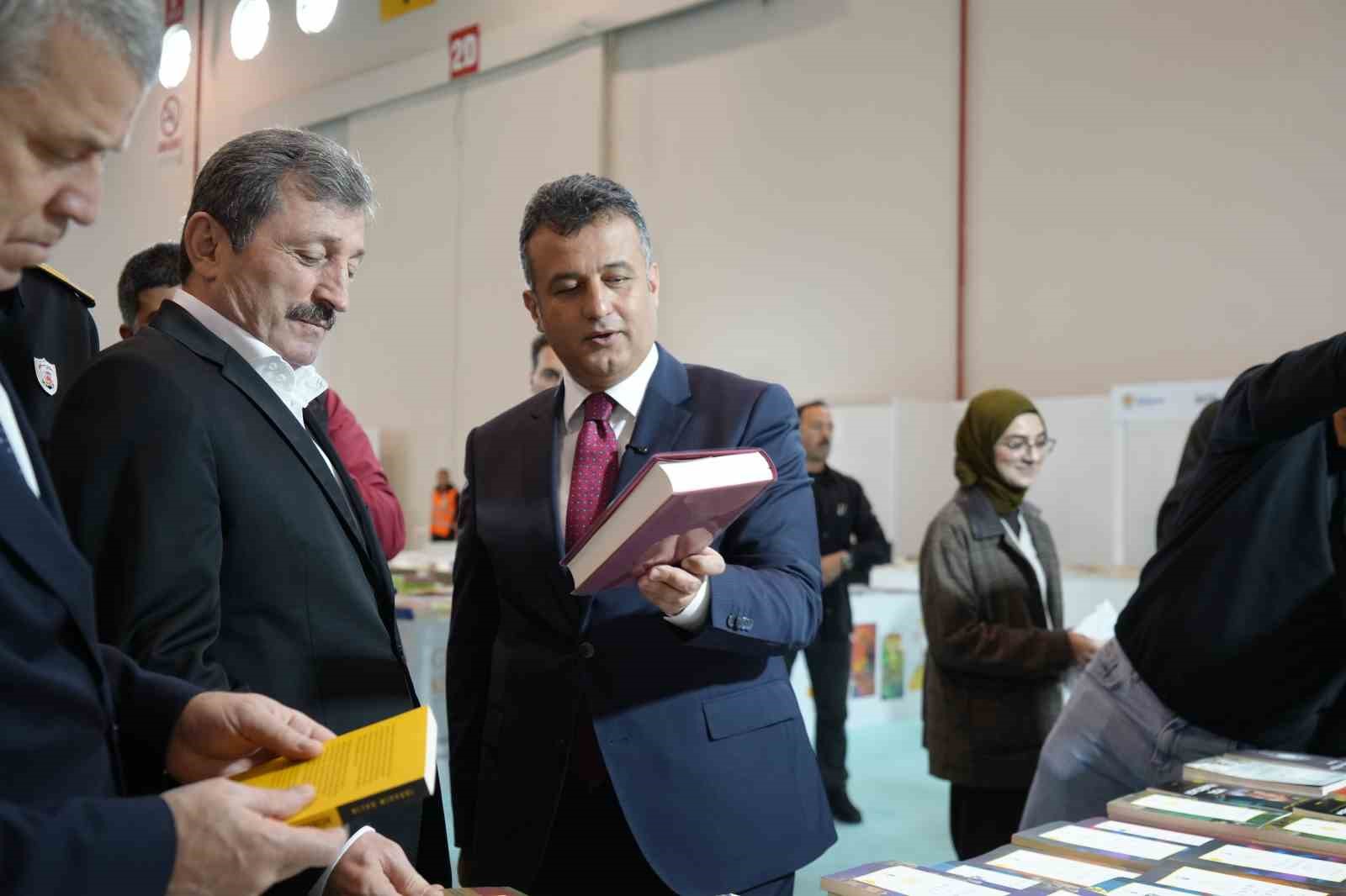 Samsun’da kitap şöleni başladı: "Samsun Kitap Fuarı" açıldı