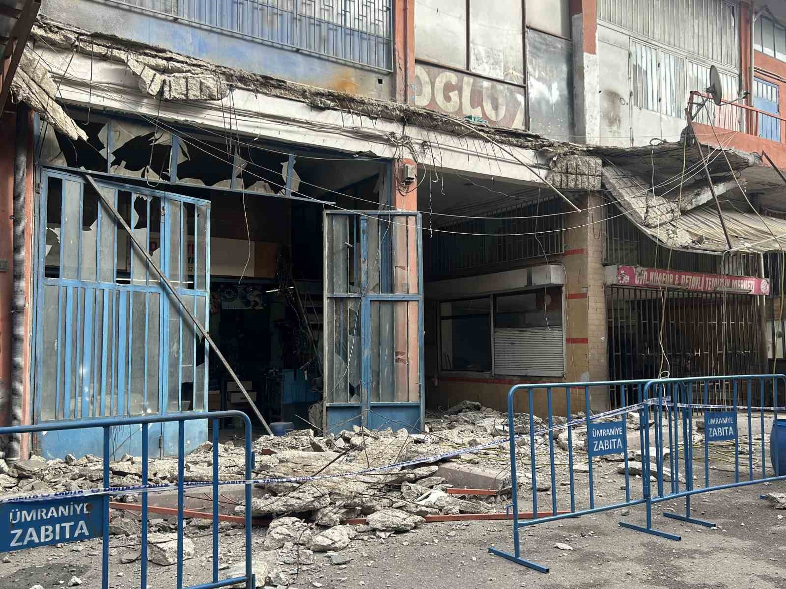 Ümraniye’de sanayi sitesinde balkon çöktü: 3 yaralı