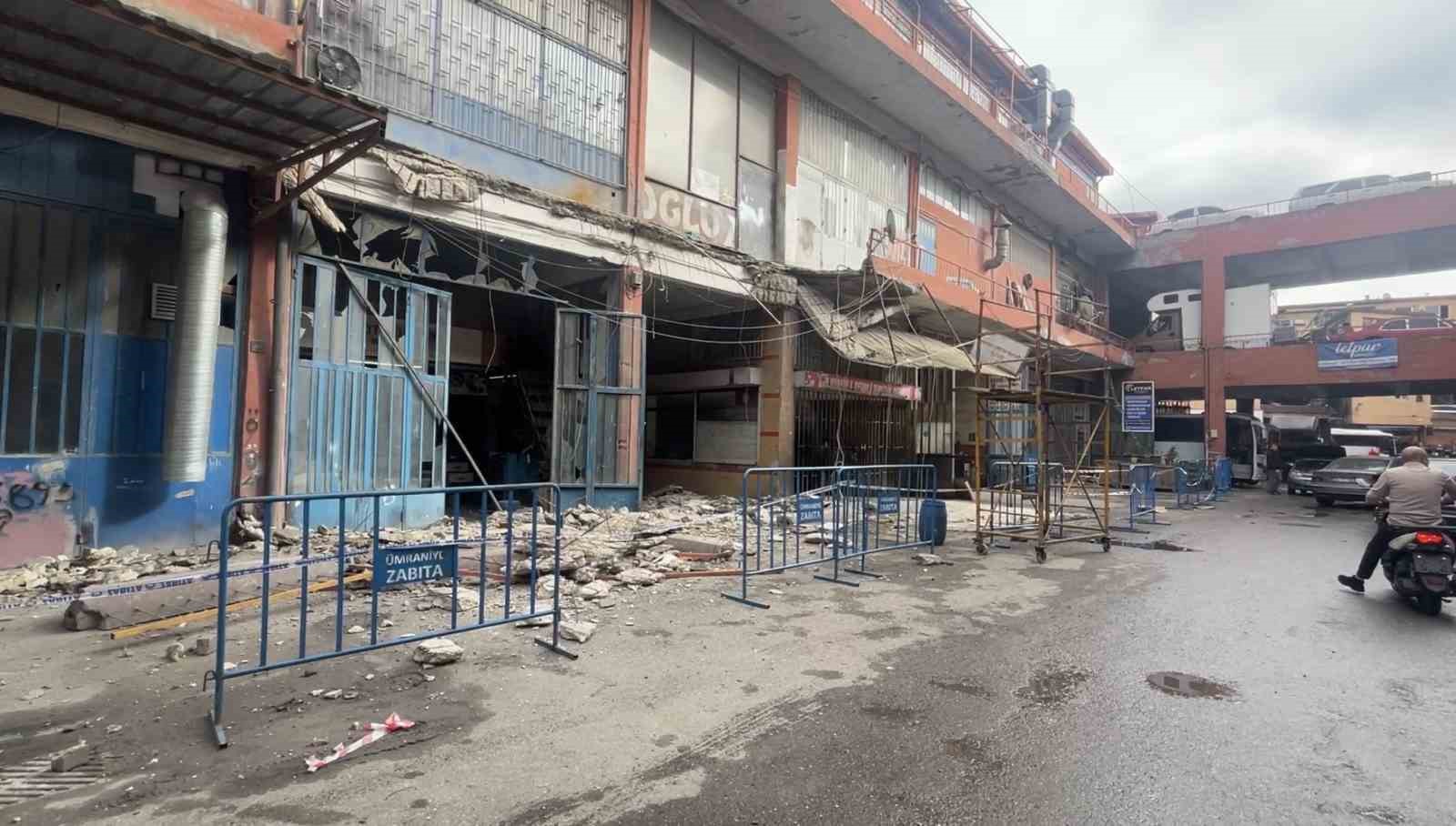 Ümraniye’de sanayi sitesinde balkon çöktü: 3 yaralı