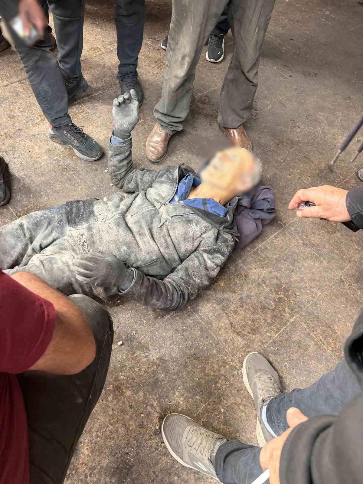 Ümraniye’de sanayi sitesinde balkon çöktü: 3 yaralı