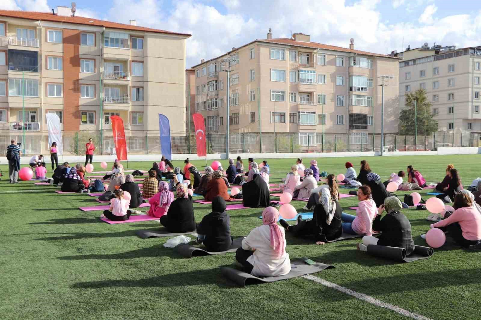 Kütahya’da "Pembe Pilates" etkinliğiyle meme kanserinde erken tanıya dikkat çekildi