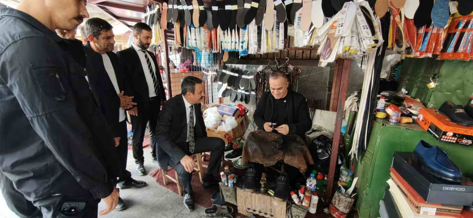 (Düzeltme) MHP Diyarbakır İl Başkanı Özcoşkun sokak sokak gezerek ’Terörsüz Türkiye’ sürecini anlatıyor